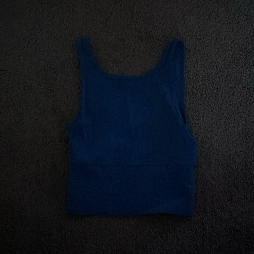 Lululemon power pivot tank in poolside